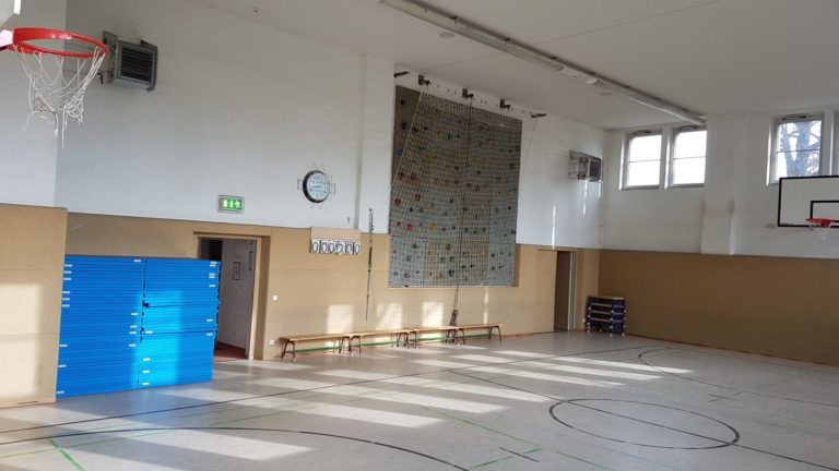 Blick in die leere Sporthalle des TPF