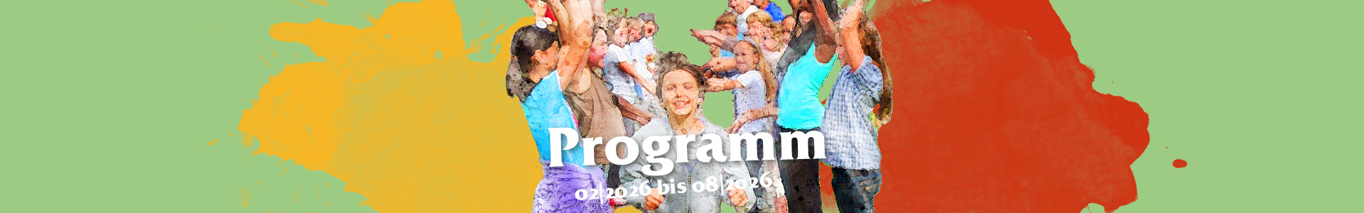 Covermotiv vom aktuellen Programmheft mit Schülern, die viel Spaß bei einem Kennlernspiel haben.