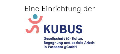 stilisierte Figur mit offenen Armen und der Schriftzug KUBUS - Gesellschaft für Kultur, Begegnung und soziale Arbeit in Potsdam gGmbH